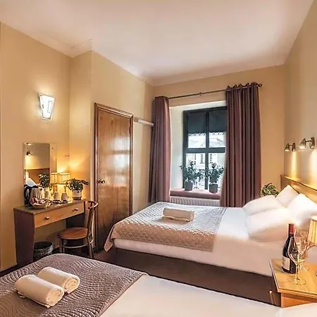 מלון Holiday Hotel 2*