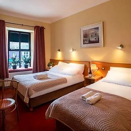 Holiday Hotel 2*