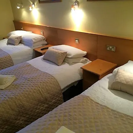 Holiday Hotel מלון