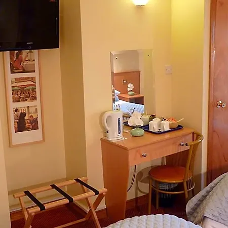 Szálloda Holiday Hotel 2*